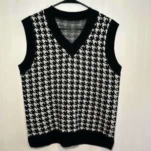 Size medium women’s fashion sweater vest